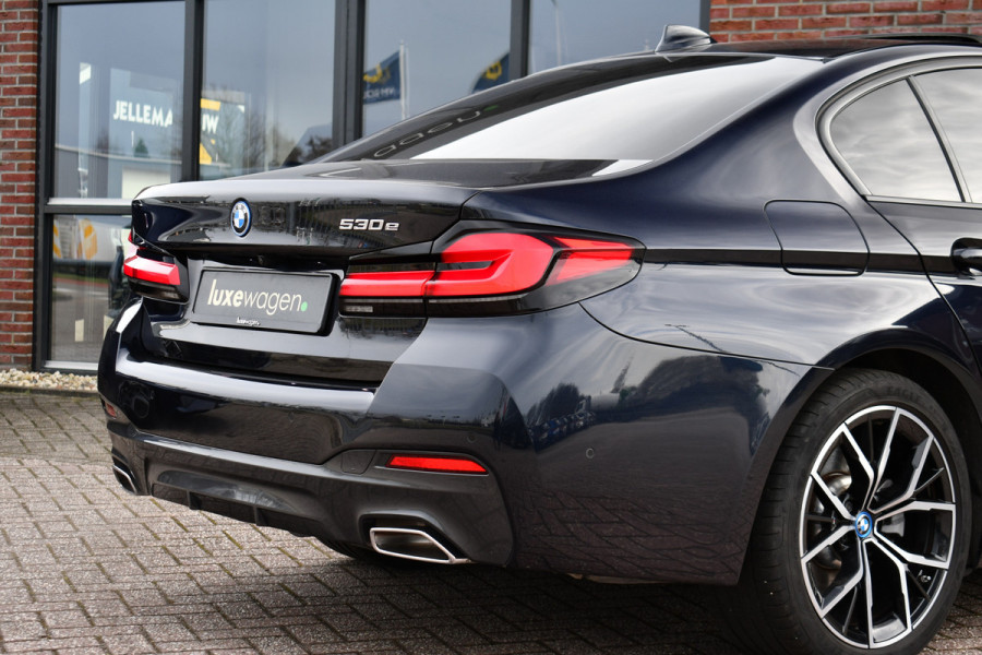 BMW 5 Serie 530e M-Sport Pano Trekh ACC HUD 360 Laser El-Klep