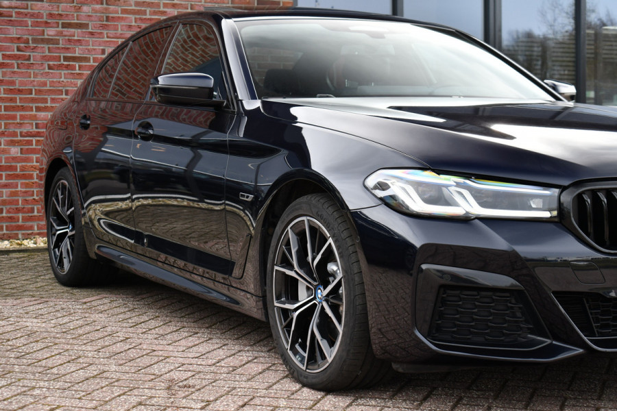 BMW 5 Serie 530e M-Sport Pano Trekh ACC HUD 360 Laser El-Klep