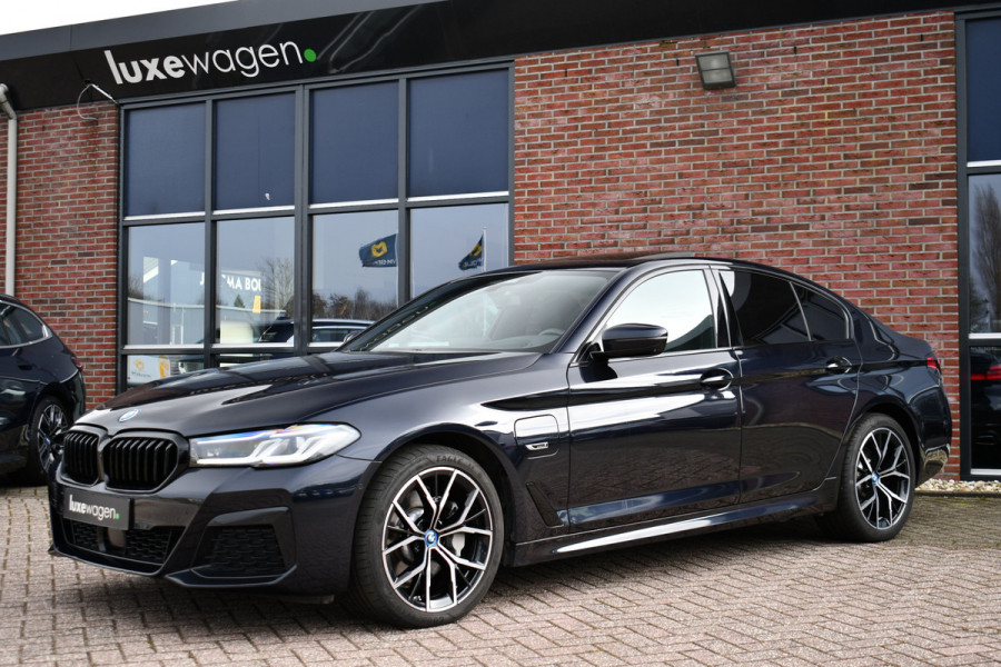 BMW 5 Serie 530e M-Sport Pano Trekh ACC HUD 360 Laser El-Klep