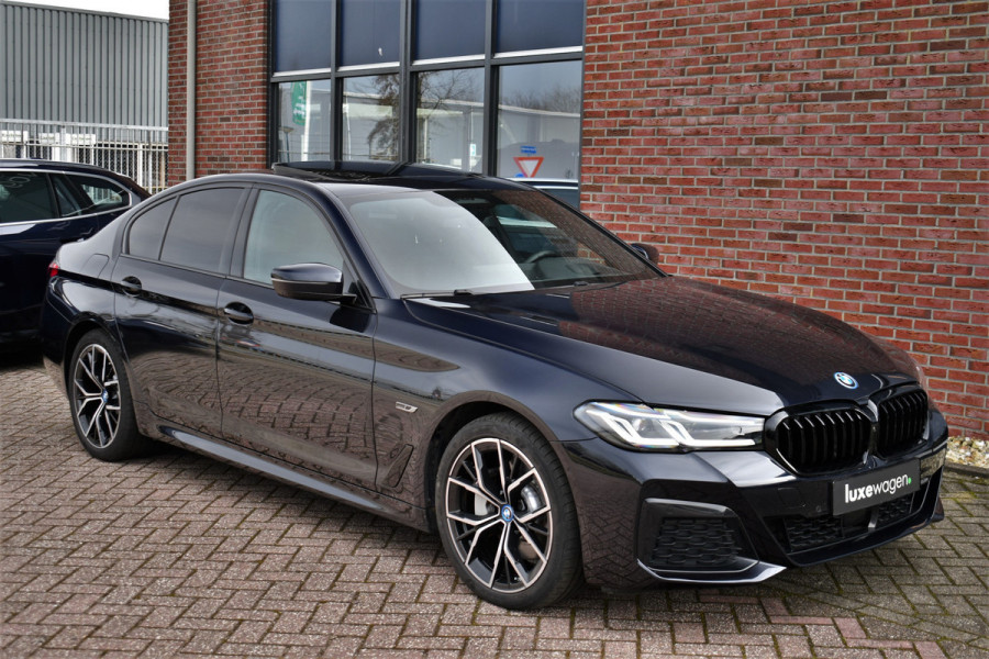 BMW 5 Serie 530e M-Sport Pano Trekh ACC HUD 360 Laser El-Klep