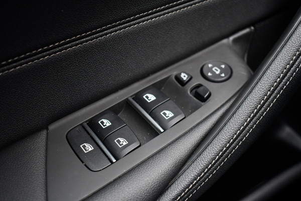 BMW 5 Serie 530e M-Sport Pano Trekh ACC HUD 360 Laser El-Klep