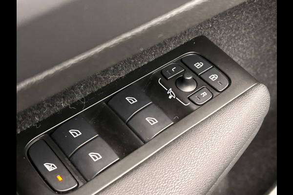 Volvo XC40 Recharge P8 AWD R-Design | SOH 93% | Origineel NL | Camera | Stuur + Stoelverwarming | Apple/Carplay