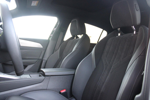 Peugeot 308 1.6 HYbrid 225PK AUTOMAAT GT PACK BUSINESS | PANO DAK | FOCAL AUDIO | FULL LED KOPLAMPEN | MASSAGE STOELEN | STOEL/STUUR VERW. | NAVIGATIE | CAMERA | ADAPTIVE CRUISE | DODEHOEK BEWAKING | DRAADLOZE TELEFOONLADER | KEYLESS ENTRY |