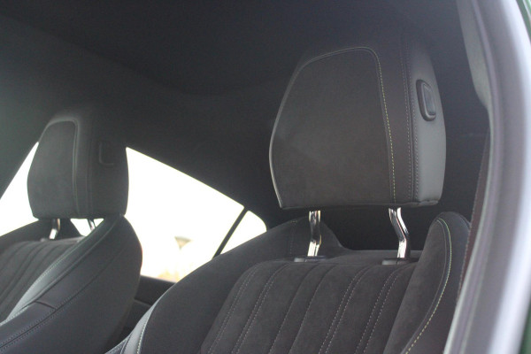 Peugeot 308 1.6 HYbrid 225PK AUTOMAAT GT PACK BUSINESS | PANO DAK | FOCAL AUDIO | FULL LED KOPLAMPEN | MASSAGE STOELEN | STOEL/STUUR VERW. | NAVIGATIE | CAMERA | ADAPTIVE CRUISE | DODEHOEK BEWAKING | DRAADLOZE TELEFOONLADER | KEYLESS ENTRY |