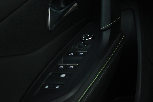 Peugeot 308 1.6 HYbrid 225PK AUTOMAAT GT PACK BUSINESS | PANO DAK | FOCAL AUDIO | FULL LED KOPLAMPEN | MASSAGE STOELEN | STOEL/STUUR VERW. | NAVIGATIE | CAMERA | ADAPTIVE CRUISE | DODEHOEK BEWAKING | DRAADLOZE TELEFOONLADER | KEYLESS ENTRY |