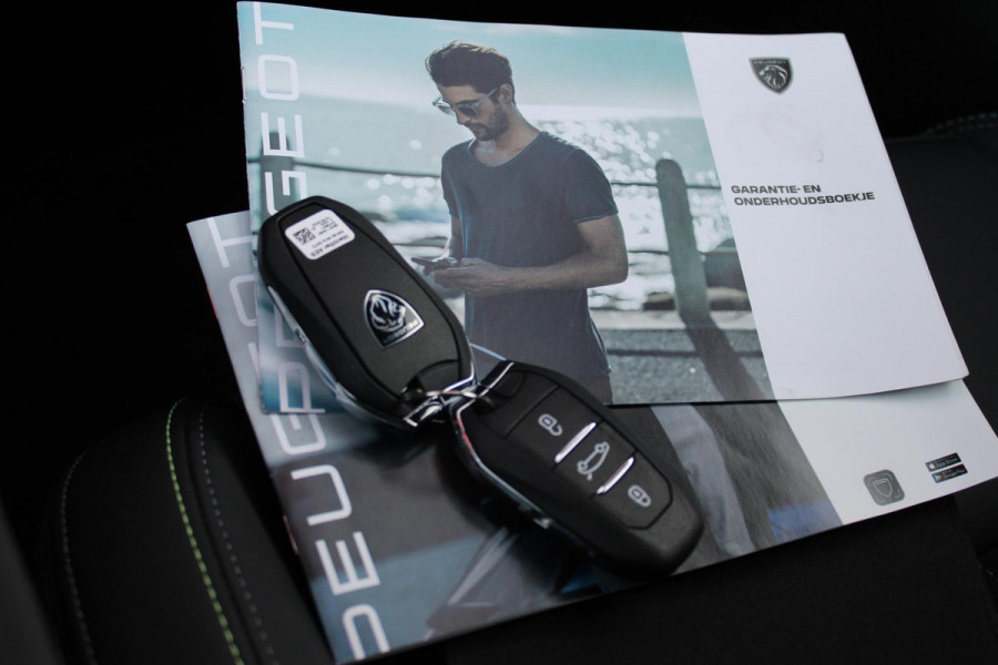 Peugeot 308 1.6 HYbrid 225PK AUTOMAAT GT PACK BUSINESS | PANO DAK | FOCAL AUDIO | FULL LED KOPLAMPEN | MASSAGE STOELEN | STOEL/STUUR VERW. | NAVIGATIE | CAMERA | ADAPTIVE CRUISE | DODEHOEK BEWAKING | DRAADLOZE TELEFOONLADER | KEYLESS ENTRY |