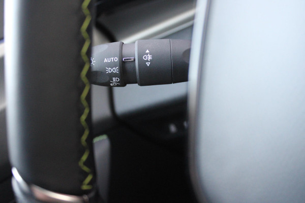 Peugeot 308 1.6 HYbrid 225PK AUTOMAAT GT PACK BUSINESS | PANO DAK | FOCAL AUDIO | FULL LED KOPLAMPEN | MASSAGE STOELEN | STOEL/STUUR VERW. | NAVIGATIE | CAMERA | ADAPTIVE CRUISE | DODEHOEK BEWAKING | DRAADLOZE TELEFOONLADER | KEYLESS ENTRY |