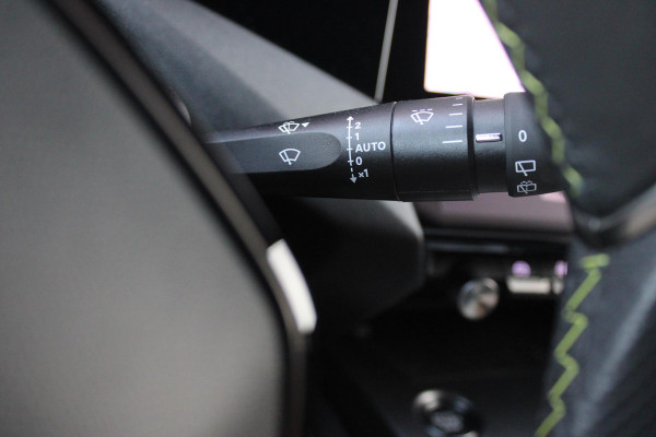 Peugeot 308 1.6 HYbrid 225PK AUTOMAAT GT PACK BUSINESS | PANO DAK | FOCAL AUDIO | FULL LED KOPLAMPEN | MASSAGE STOELEN | STOEL/STUUR VERW. | NAVIGATIE | CAMERA | ADAPTIVE CRUISE | DODEHOEK BEWAKING | DRAADLOZE TELEFOONLADER | KEYLESS ENTRY |