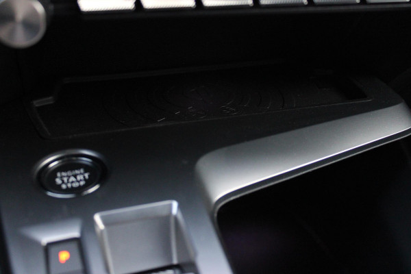 Peugeot 308 1.6 HYbrid 225PK AUTOMAAT GT PACK BUSINESS | PANO DAK | FOCAL AUDIO | FULL LED KOPLAMPEN | MASSAGE STOELEN | STOEL/STUUR VERW. | NAVIGATIE | CAMERA | ADAPTIVE CRUISE | DODEHOEK BEWAKING | DRAADLOZE TELEFOONLADER | KEYLESS ENTRY |