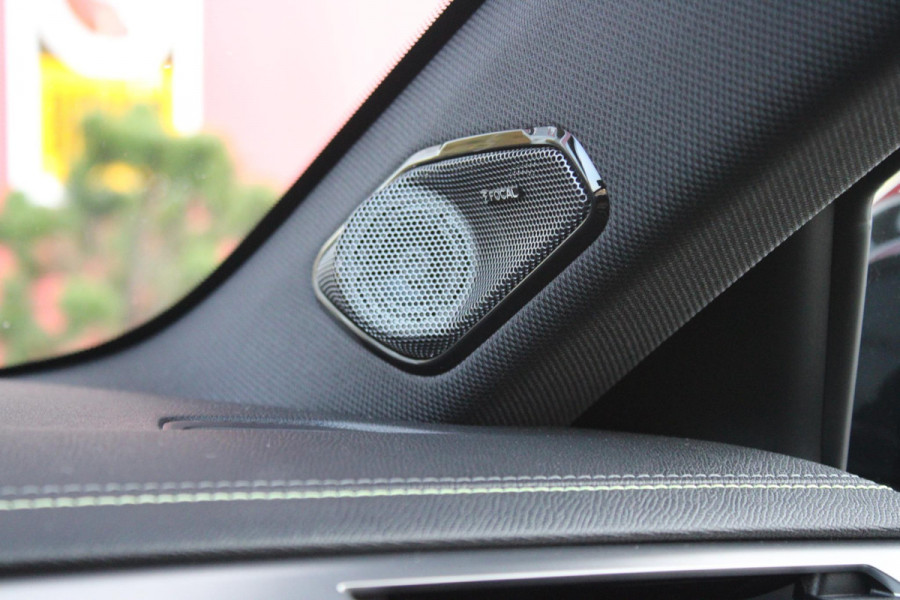 Peugeot 308 1.6 HYbrid 225PK AUTOMAAT GT PACK BUSINESS | PANO DAK | FOCAL AUDIO | FULL LED KOPLAMPEN | MASSAGE STOELEN | STOEL/STUUR VERW. | NAVIGATIE | CAMERA | ADAPTIVE CRUISE | DODEHOEK BEWAKING | DRAADLOZE TELEFOONLADER | KEYLESS ENTRY |