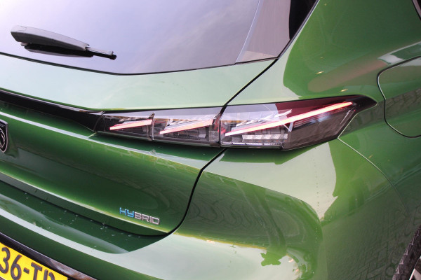 Peugeot 308 1.6 HYbrid 225PK AUTOMAAT GT PACK BUSINESS | PANO DAK | FOCAL AUDIO | FULL LED KOPLAMPEN | MASSAGE STOELEN | STOEL/STUUR VERW. | NAVIGATIE | CAMERA | ADAPTIVE CRUISE | DODEHOEK BEWAKING | DRAADLOZE TELEFOONLADER | KEYLESS ENTRY |