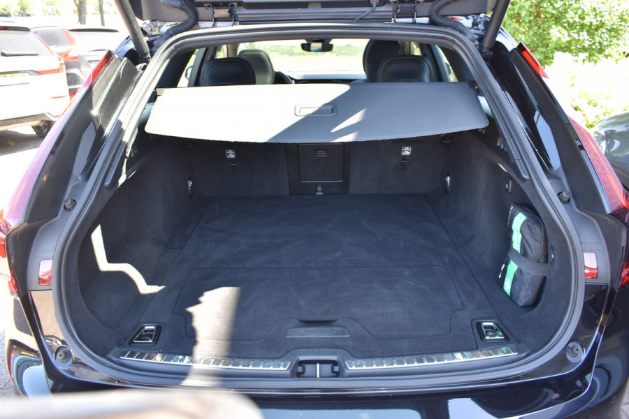 Volvo V90 T8 390PK AWD Inscription Exclusive | Trekhaak | Luchtvering | H&K | ACC | Panodak