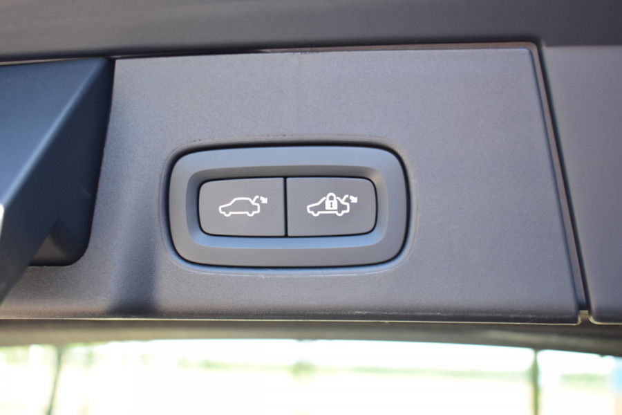 Volvo V90 T8 390PK AWD Inscription Exclusive | Trekhaak | Luchtvering | H&K | ACC | Panodak