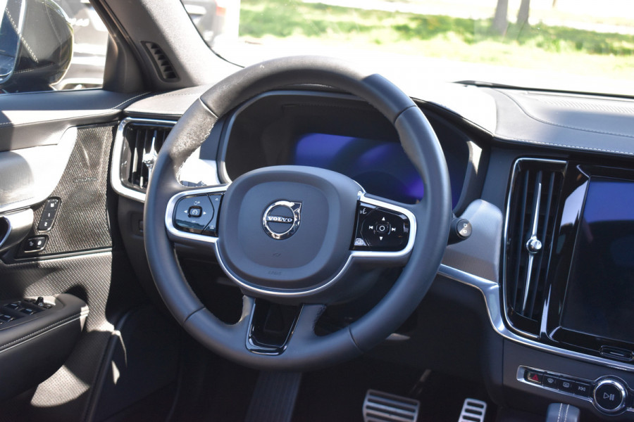 Volvo V90 T8 390PK AWD Inscription Exclusive | Trekhaak | Luchtvering | H&K | ACC | Panodak
