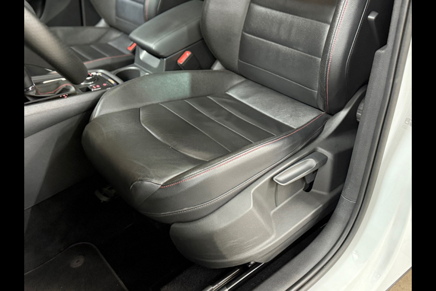 Seat Ateca 2.0 TSI FR 4DRIVE | Pano | Parkeerstuurassistent met Top View | Leder Pakket | Ambient | Exclusive Performance velgen |