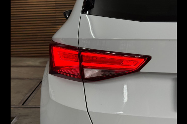 Seat Ateca 2.0 TSI FR 4DRIVE | Pano | Parkeerstuurassistent met Top View | Leder Pakket | Ambient | Exclusive Performance velgen |