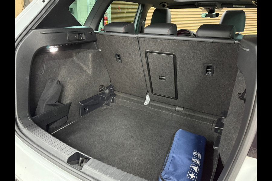 Seat Ateca 2.0 TSI FR 4DRIVE | Pano | Parkeerstuurassistent met Top View | Leder Pakket | Ambient | Exclusive Performance velgen |