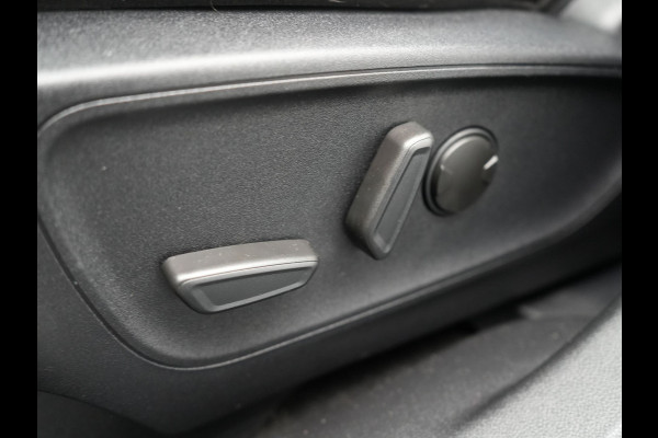 Ford Kuga 2.5 Vignale Plug In Hybrid 225pk Dealer O.H. PHEV | Trekhaak Afn. | Panodak | Head Up | 360 Camera | Bang & Olufsen | Lederen Sportstoelen Memory & Verwarmd | Keyless | Stuur Verwarmd | Blis | Virtual | Navigatie | DAB |