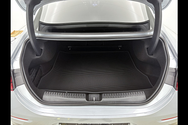 Mercedes-Benz CLA-Klasse 250+ Launch Edition 85 kWh | Warmtepomp | Memorypakket | Nightpakket | Smartphone integratie | Multibeam LED | Antidiefstal pakket URBAN GUARD | 19 inch AMG velgen | Sierdelen aluminium |