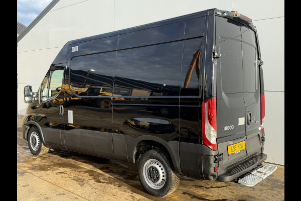 Iveco Daily 35S18 3.0 L2H2 Airco Adaptieve Cruise Control Camera Navigatie Lucht geveerde stoel .