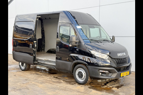 Iveco Daily 35S18 3.0 L2H2 Airco Adaptieve Cruise Control Camera Navigatie Lucht geveerde stoel .