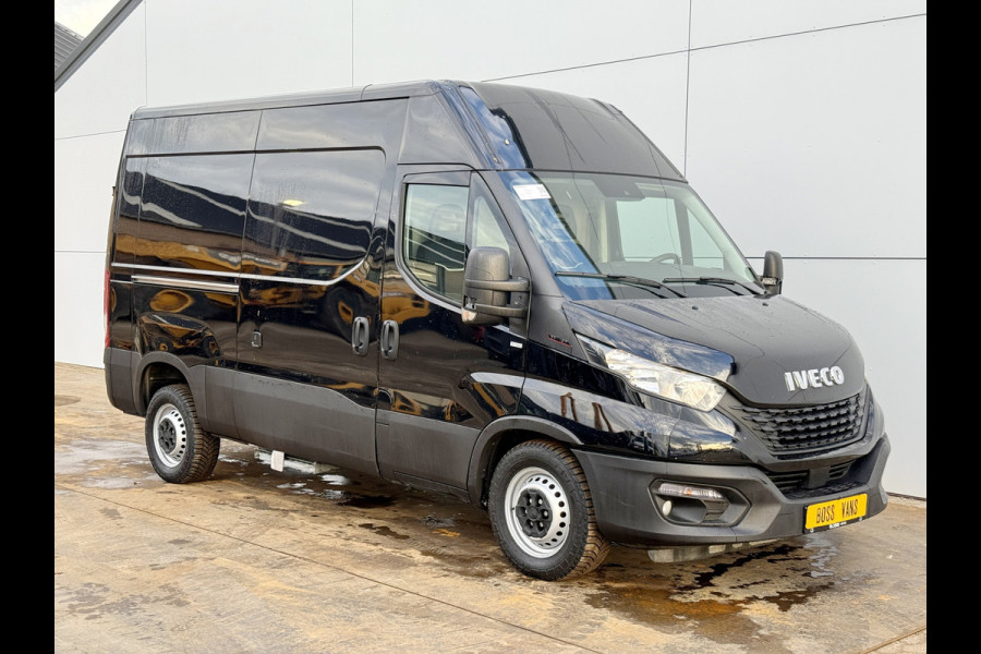 Iveco Daily 35S18 3.0 L2H2 Airco Adaptieve Cruise Control Camera Navigatie Lucht geveerde stoel .