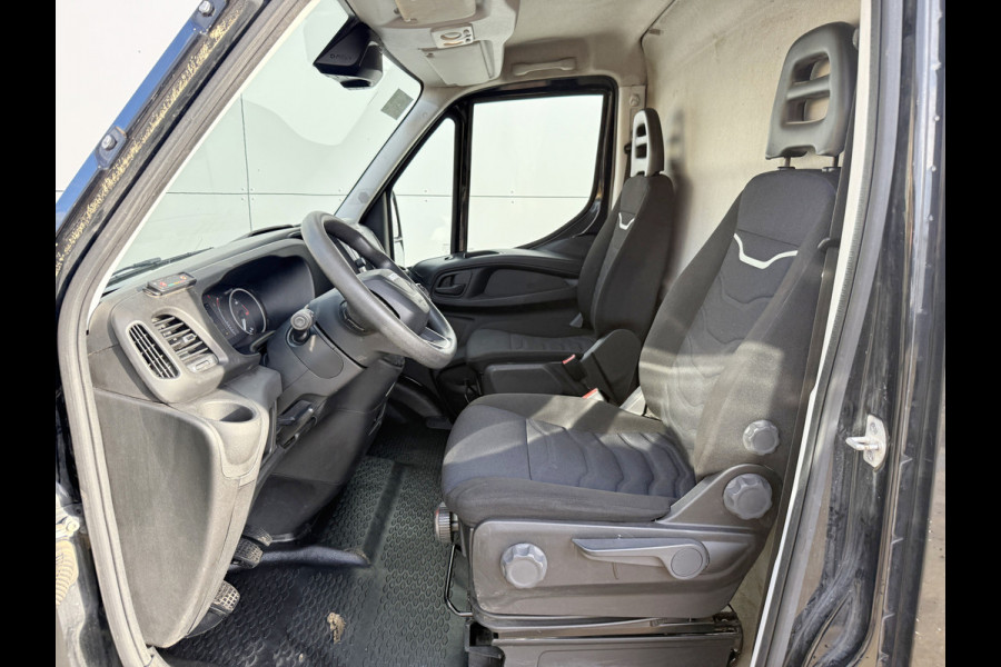 Iveco Daily 35S18 3.0 L2H2 Airco Adaptieve Cruise Control Camera Navigatie Lucht geveerde stoel .