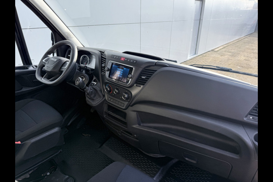 Iveco Daily 35S18 3.0 L2H2 Airco Adaptieve Cruise Control Camera Navigatie Lucht geveerde stoel .