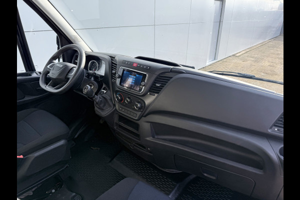 Iveco Daily 35S18 3.0 L2H2 Airco Adaptieve Cruise Control Camera Navigatie Lucht geveerde stoel .