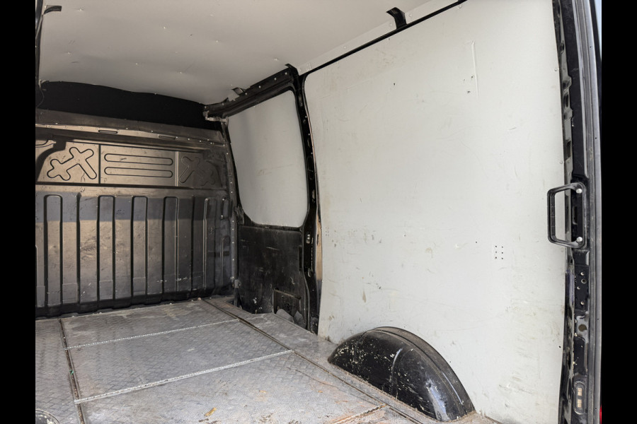 Iveco Daily 35S18 3.0 L2H2 Airco Adaptieve Cruise Control Camera Navigatie Lucht geveerde stoel .