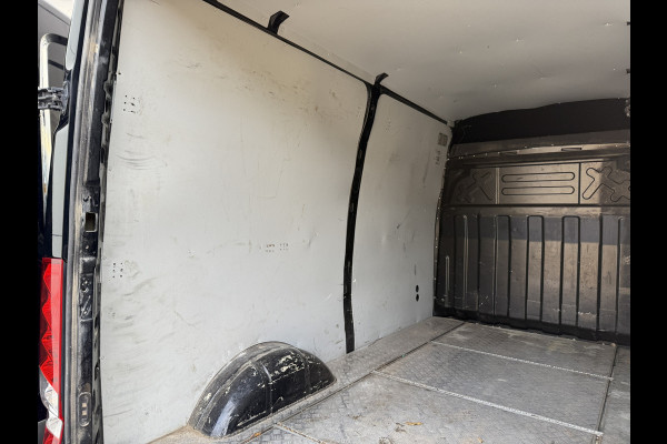 Iveco Daily 35S18 3.0 L2H2 Airco Adaptieve Cruise Control Camera Navigatie Lucht geveerde stoel .