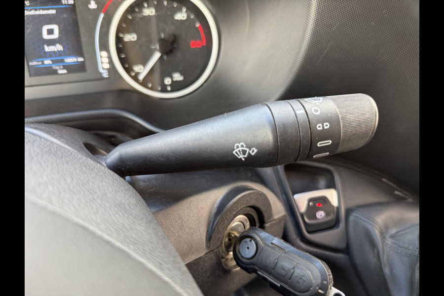 Iveco Daily 35S18 3.0 L2H2 Airco Adaptieve Cruise Control Camera Navigatie Lucht geveerde stoel .