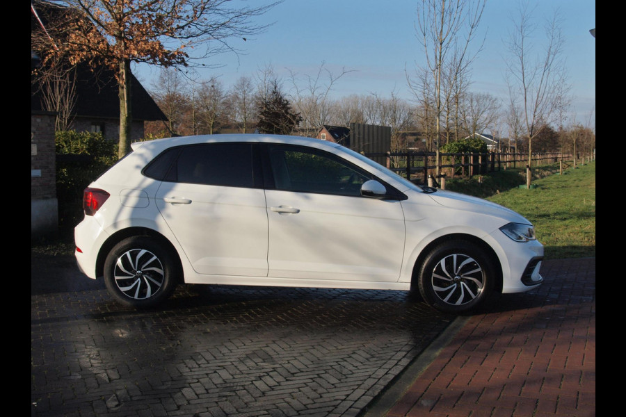 Volkswagen Polo 1.0 TSI Life Business | Apple carplay | Stoelverwarming | Parkeersensoren | Privacy Glas | NL-Auto