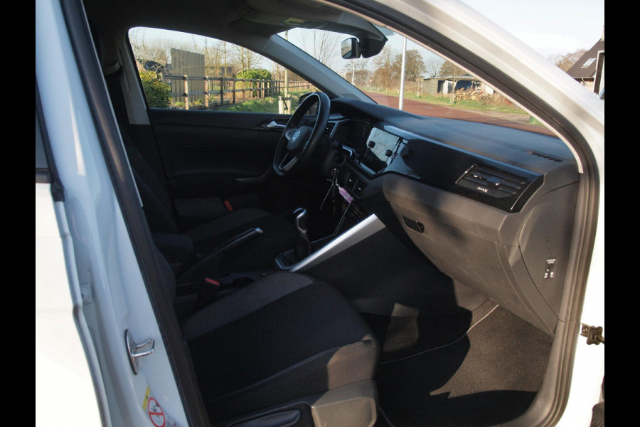 Volkswagen Polo 1.0 TSI Life Business | Apple carplay | Stoelverwarming | Parkeersensoren | Privacy Glas | NL-Auto