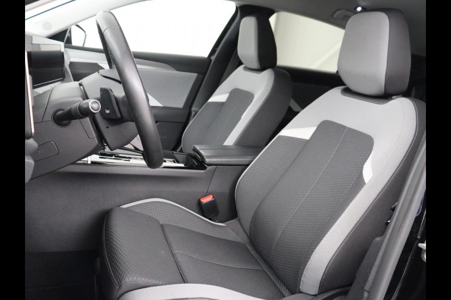 Opel Astra 1.6 Hybrid Business Edition | Stoelverwarming | Adaptive cruise | Camera | Stuurverwarming | Carplay | Navigatie | Full LED | 17'' | Climate control | PHEV | Plug In
