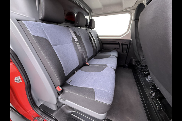 Opel Vivaro D126PK Dubbele Cabine 5-Persoons L2H1 Euro 6 Trekhaak Camera Navi Airco Cruise Control Pdc 1.6CDTI Betonplex Vloer Schuifdeur Achterdeuren Regen-Lichtsensor 1e Eigenaar Origineel Nederlandse Auto Dealeronderhouden 2.000kg trekvermogen