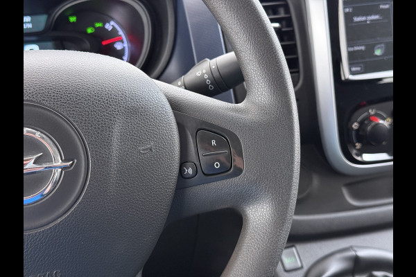 Opel Vivaro D126PK Dubbele Cabine 5-Persoons L2H1 Euro 6 Trekhaak Camera Navi Airco Cruise Control Pdc 1.6CDTI Betonplex Vloer Schuifdeur Achterdeuren Regen-Lichtsensor 1e Eigenaar Origineel Nederlandse Auto Dealeronderhouden 2.000kg trekvermogen