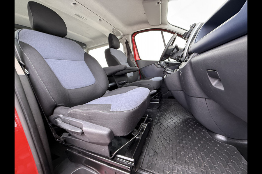 Opel Vivaro D126PK Dubbele Cabine 5-Persoons L2H1 Euro 6 Trekhaak Camera Navi Airco Cruise Control Pdc 1.6CDTI Betonplex Vloer Schuifdeur Achterdeuren Regen-Lichtsensor 1e Eigenaar Origineel Nederlandse Auto Dealeronderhouden 2.000kg trekvermogen