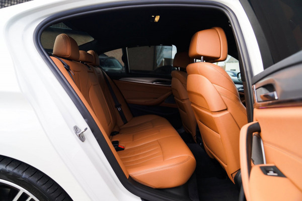 BMW 5 Serie 530e iPerformance High Executive | M-pakket | Massage | Stoelverwarming/verkoeling | Head up | Adaptieve cruise | NAP