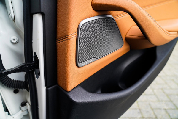 BMW 5 Serie 530e iPerformance High Executive | M-pakket | Massage | Stoelverwarming/verkoeling | Head up | Adaptieve cruise | NAP