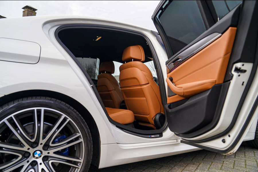 BMW 5 Serie 530e iPerformance High Executive | M-pakket | Massage | Stoelverwarming/verkoeling | Head up | Adaptieve cruise | NAP