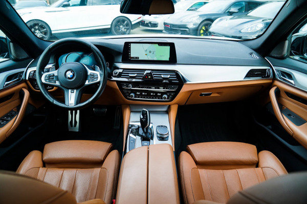 BMW 5 Serie 530e iPerformance High Executive | M-pakket | Massage | Stoelverwarming/verkoeling | Head up | Adaptieve cruise | NAP