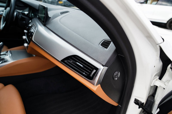 BMW 5 Serie 530e iPerformance High Executive | M-pakket | Massage | Stoelverwarming/verkoeling | Head up | Adaptieve cruise | NAP