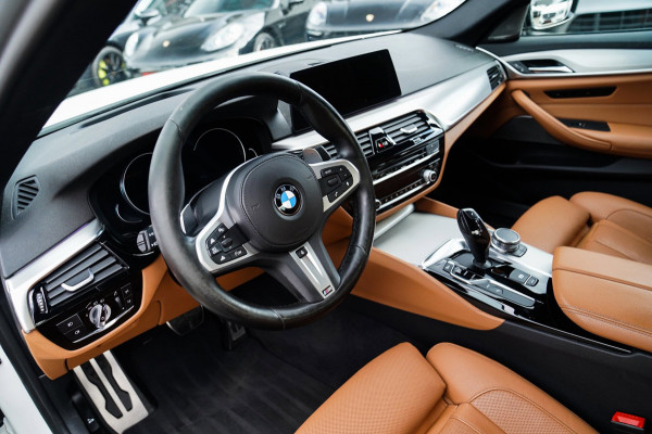 BMW 5 Serie 530e iPerformance High Executive | M-pakket | Massage | Stoelverwarming/verkoeling | Head up | Adaptieve cruise | NAP