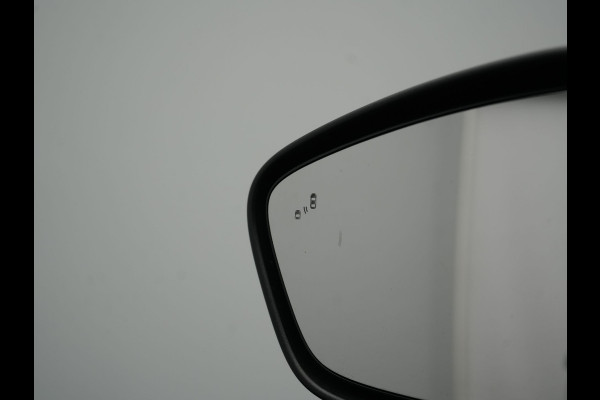 Ford Kuga 2.5 Vignale Plug In Hybrid 225pk Dealer O.H. PHEV | Trekhaak Afn. | Panodak | Head Up | 360 Camera | Bang & Olufsen | Lederen Sportstoelen Memory & Verwarmd | Keyless | Stuur Verwarmd | Blis | Virtual | Navigatie | DAB |