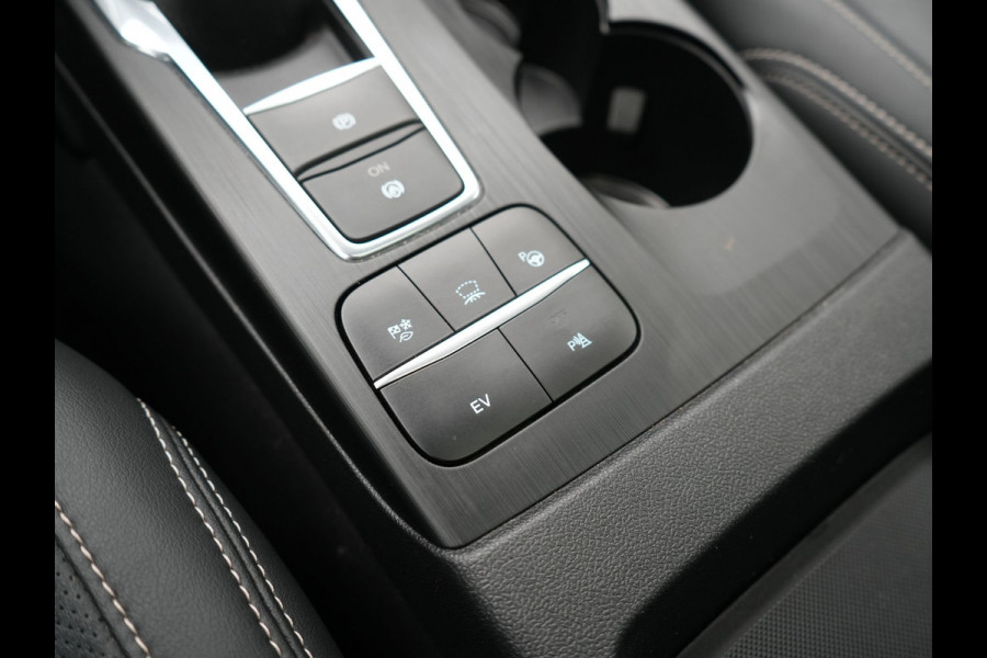 Ford Kuga 2.5 Vignale Plug In Hybrid 225pk Dealer O.H. PHEV | Trekhaak Afn. | Panodak | Head Up | 360 Camera | Bang & Olufsen | Lederen Sportstoelen Memory & Verwarmd | Keyless | Stuur Verwarmd | Blis | Virtual | Navigatie | DAB |