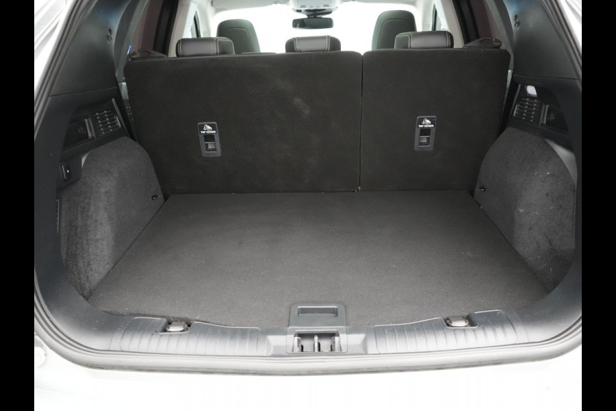 Ford Kuga 2.5 Vignale Plug In Hybrid 225pk Dealer O.H. PHEV | Trekhaak Afn. | Panodak | Head Up | 360 Camera | Bang & Olufsen | Lederen Sportstoelen Memory & Verwarmd | Keyless | Stuur Verwarmd | Blis | Virtual | Navigatie | DAB |