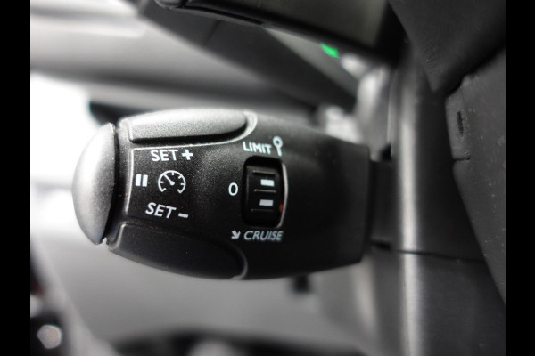 Opel Vivaro 145pk Automaat L3H1 Dubbele cabine Navigatie Camera Trekhaak Apple carplay Parkeersensoren Cruise control