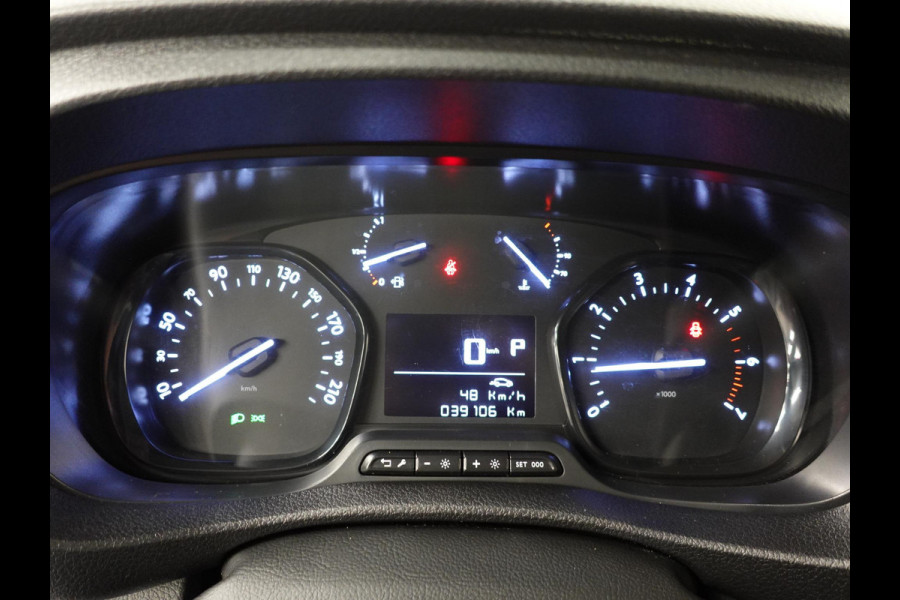 Opel Vivaro 145pk Automaat L3H1 Dubbele cabine Navigatie Camera Trekhaak Apple carplay Parkeersensoren Cruise control