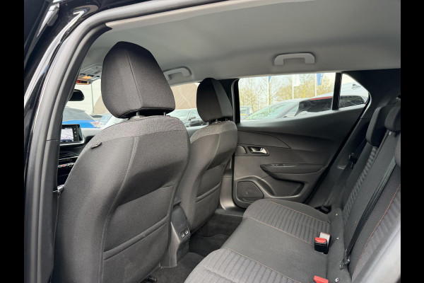Peugeot 2008 1.2 PureTech Active Pack 131PK | AUTOMAAT | CAMERA | NAVIGATIE | AFN. TREKHAAK RIJKLAAR GELEVERD MET 12 MND BOVAG GARANTIE |